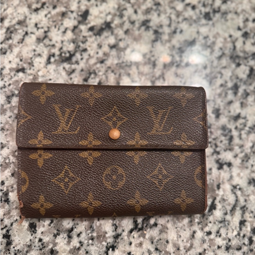 LV Wallet
